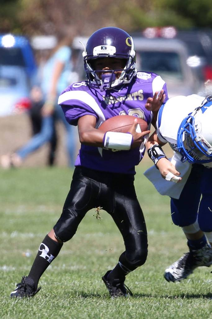 Oak Harbor Midget Gold&rsquo;s Robert Moody looks for some running room. (Photo by John Fisken)
