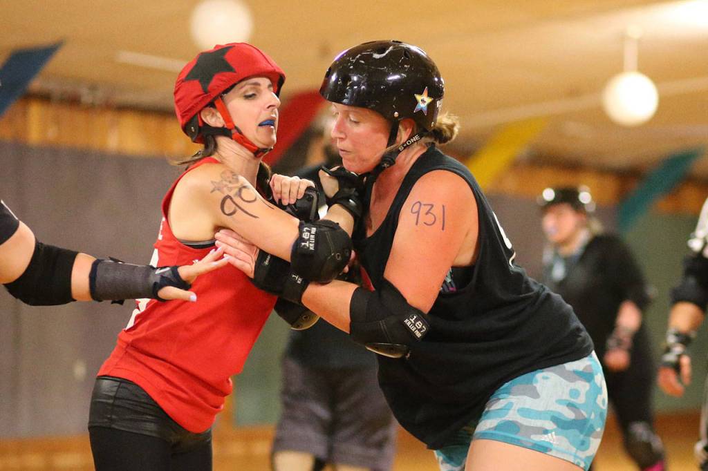 Roller Girls hold scrimmage / Roller derby