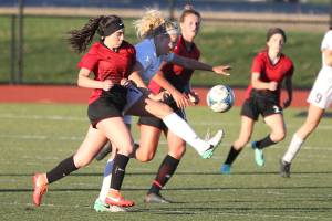 Island schools clash in jamboree / Soccer