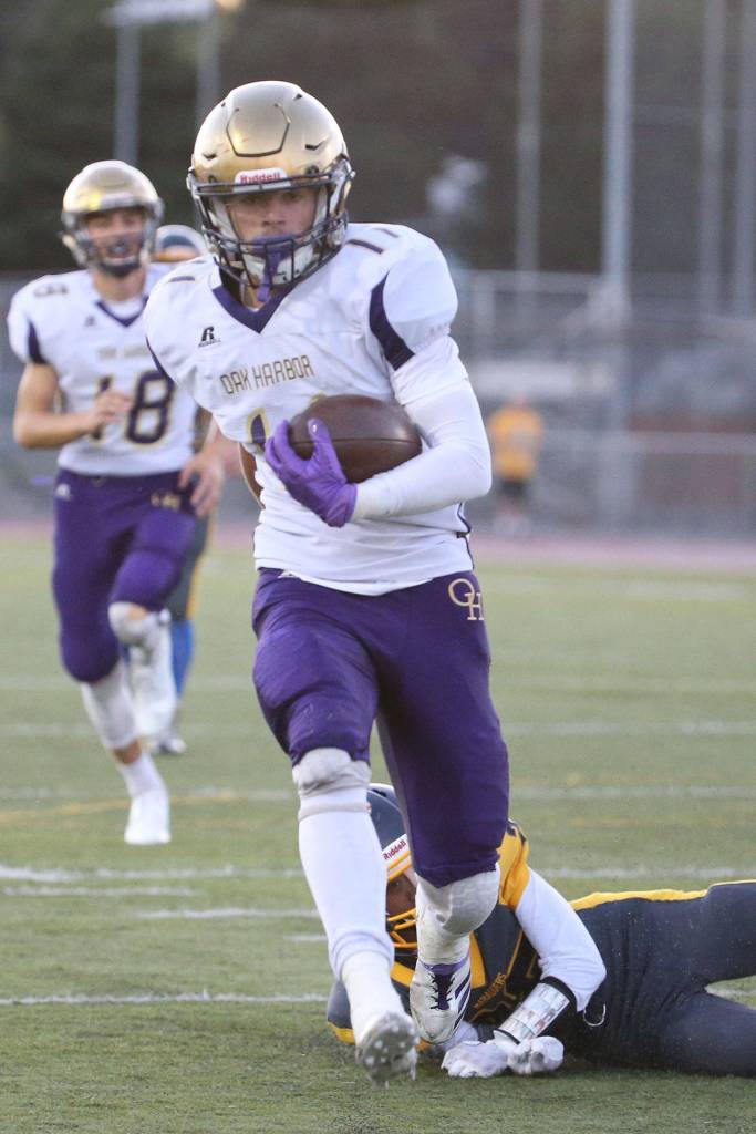 Kyle Nickols slips out of a tackle on the way to a 28-yard touchdown. (Photo by John Fisken)