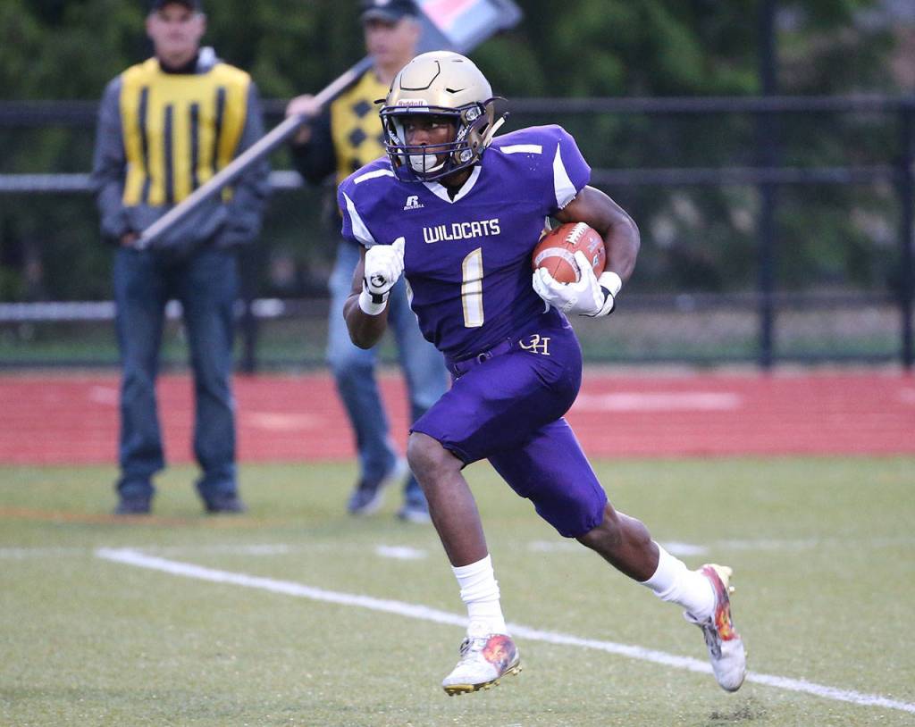 Taeson Hardin heads up field on a kickoff return. (Photo by John Fisken)