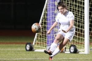 Meadowdale slips by Oak Harbor / Soccer