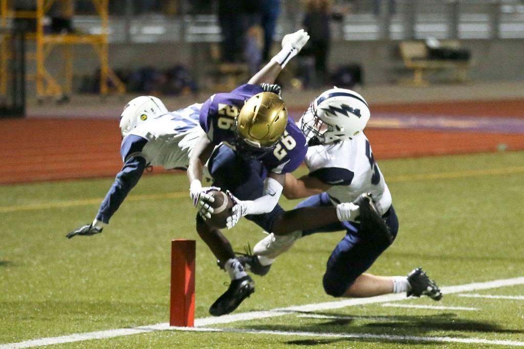 A thrill a minute: Wildcats weather Storm 21-20 / Football