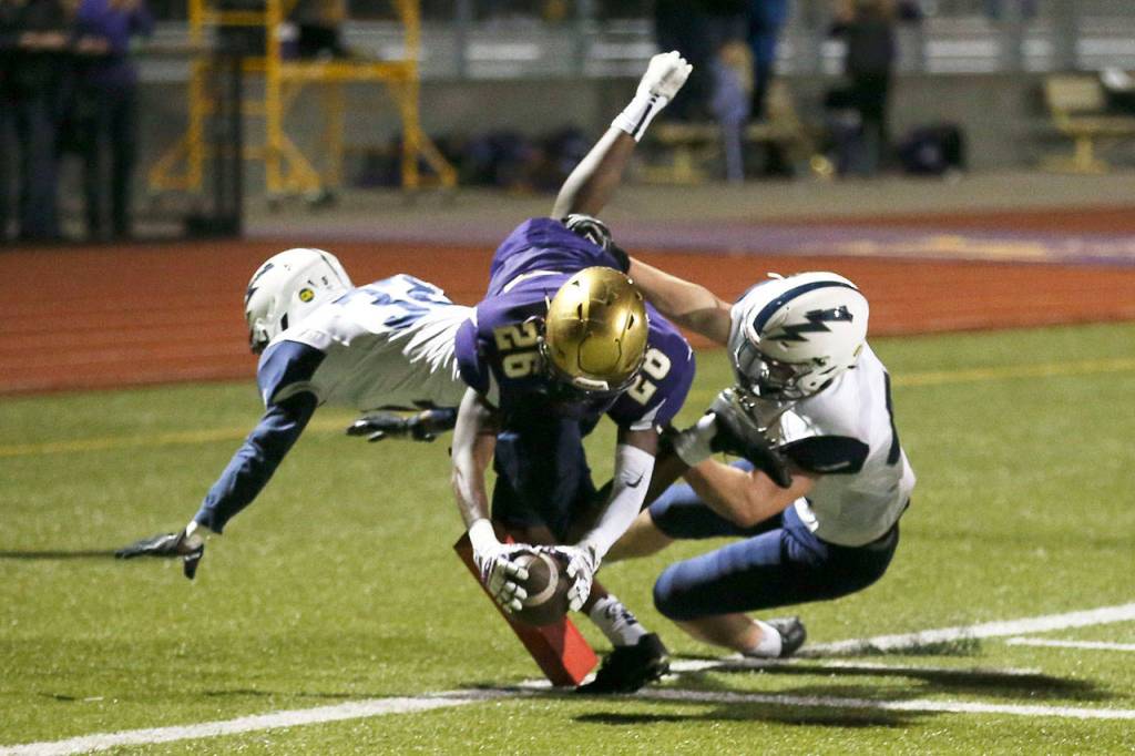 A thrill a minute: Wildcats weather Storm 21-20 / Football