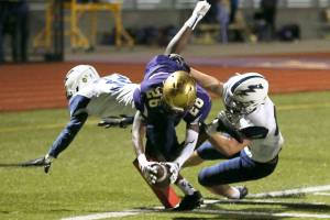 A thrill a minute: Wildcats weather Storm 21-20 / Football