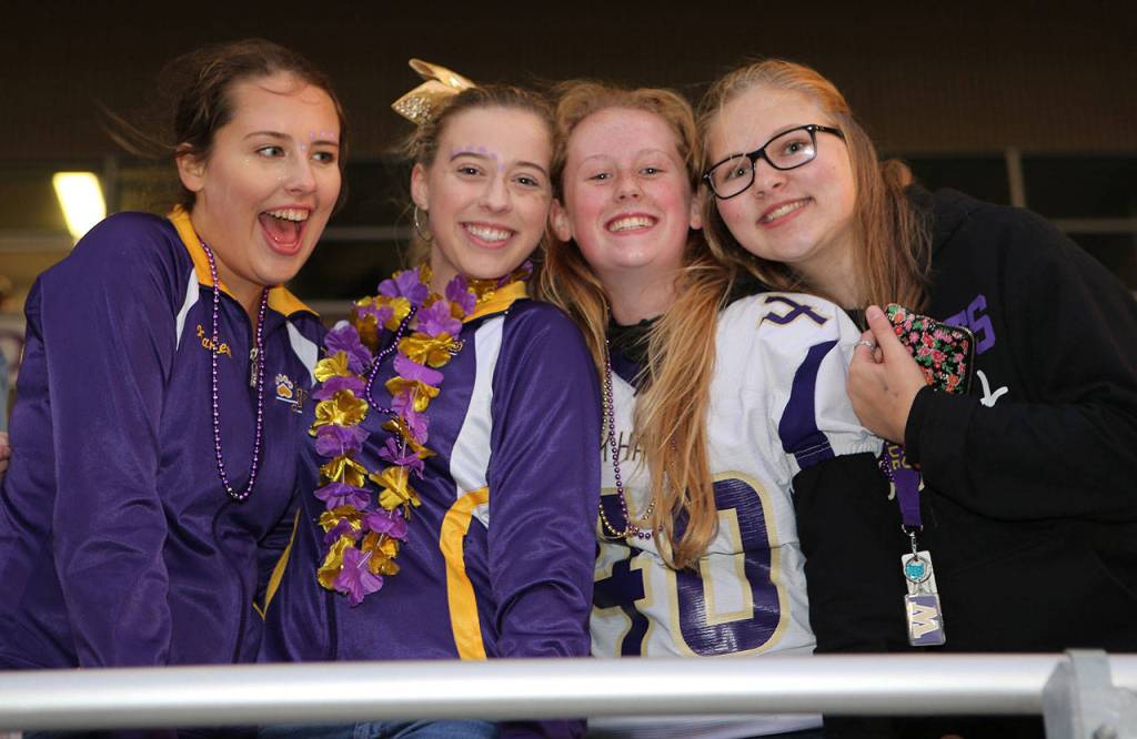 Game-day experience / Football fan photos