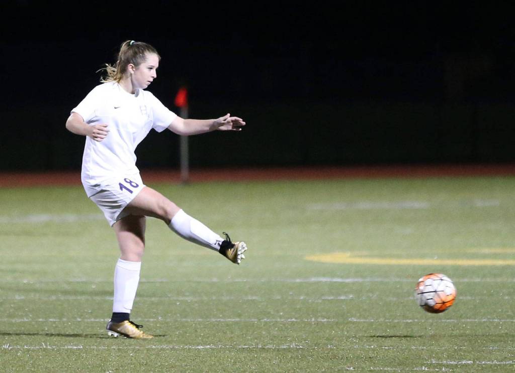 Wildcat Peyton Rhyne passes during the Stanwood match Thursday.(Photo by John Fisken)