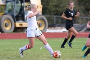 Klahowya continues mastery over Wolves / Soccer