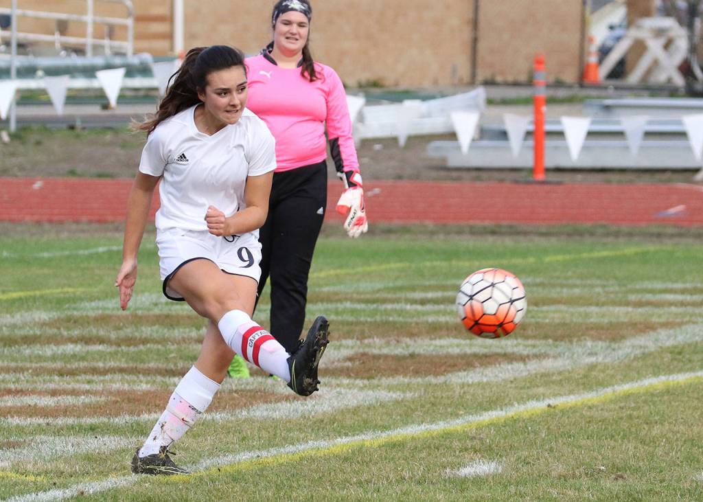 Lauren Bayne takes a goal kick for Coupeville.(Photo by John Fisken)