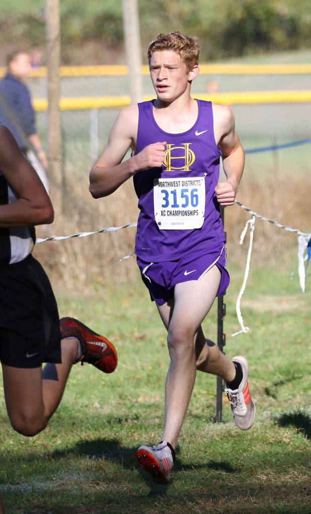 Dallas Riddle-Stevens works his way to a state qualifying berth at last weekend&rsquo;s district championships.(Photo by John Fisken)