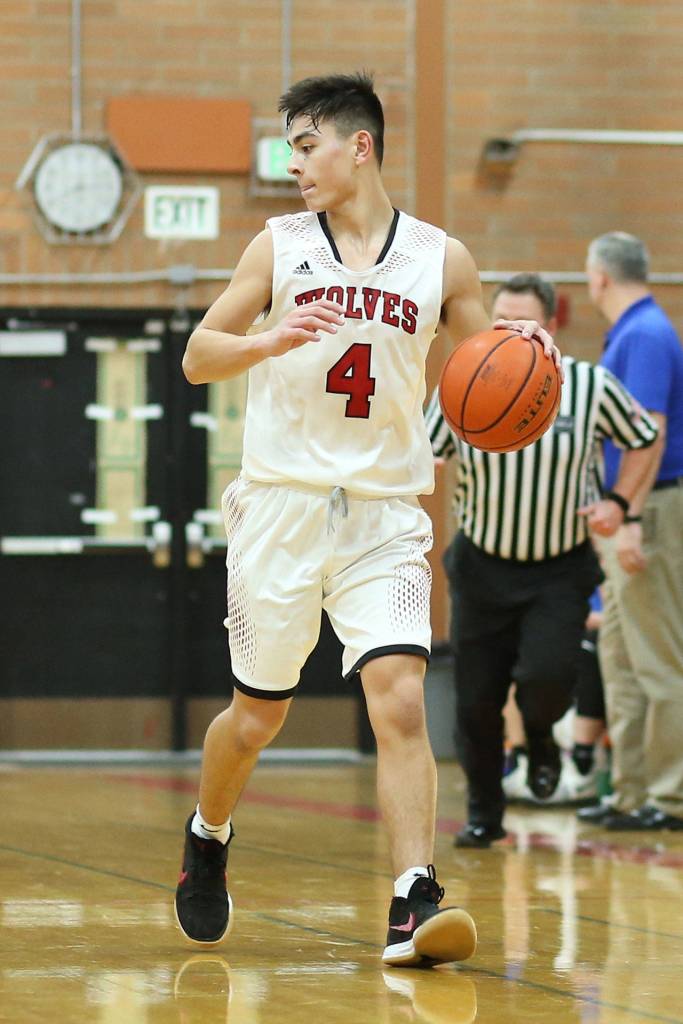 Hunter Smith checks out the trailing defense in the win over the Hurricanes.(Photo by John Fisken)