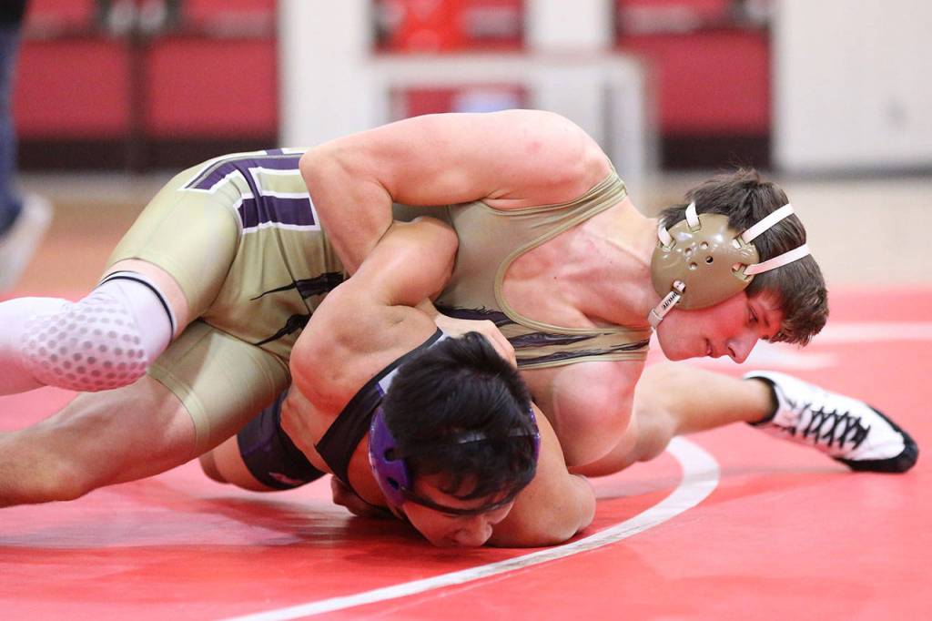 Blake McBride works for a pin against Kamiaks SeHwan Kim.(Photo by John Fisken)