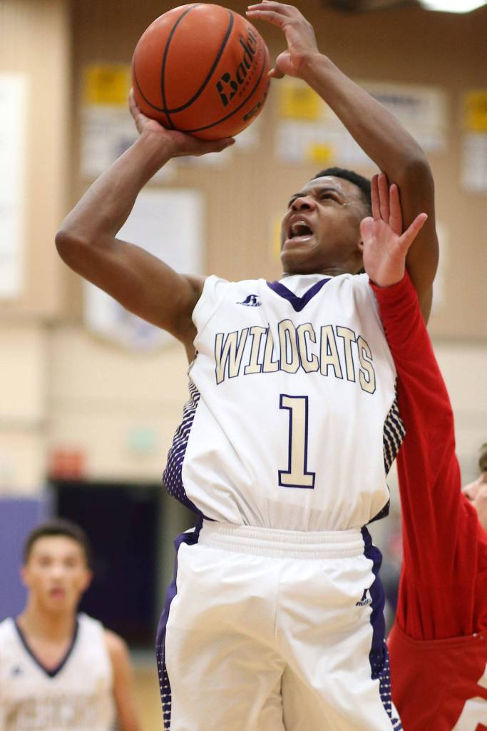 Dorian Hardin scores over the defense of Snohomishs Kalvyn McDaniel.(Photo by John Fisken)