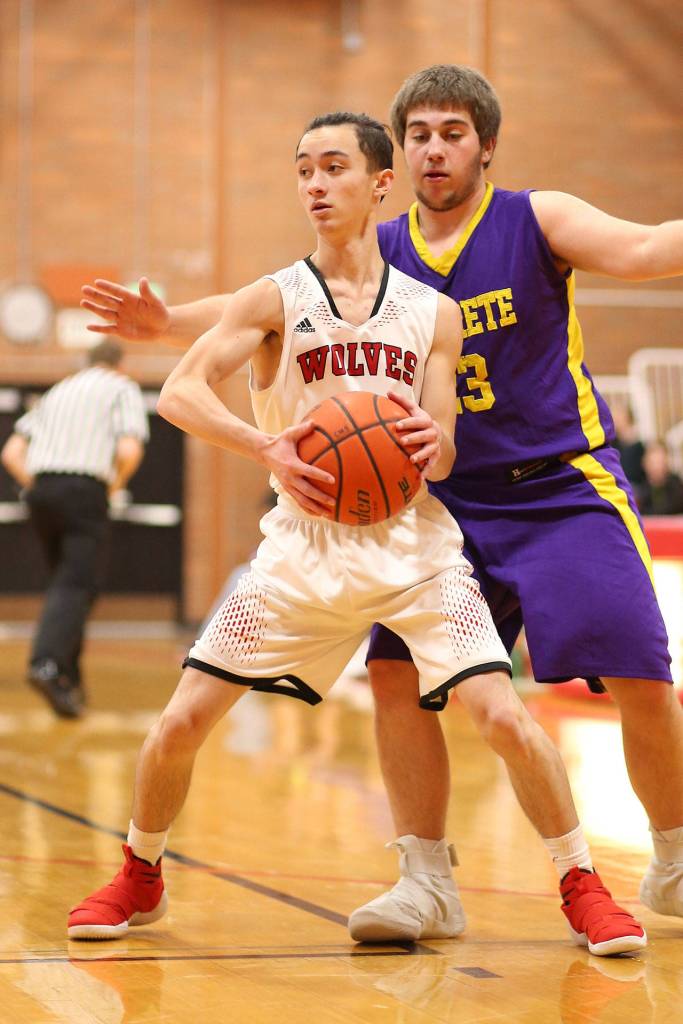 Jered Brown looks to head up court for the Wolves.(Photo by John Fisken)