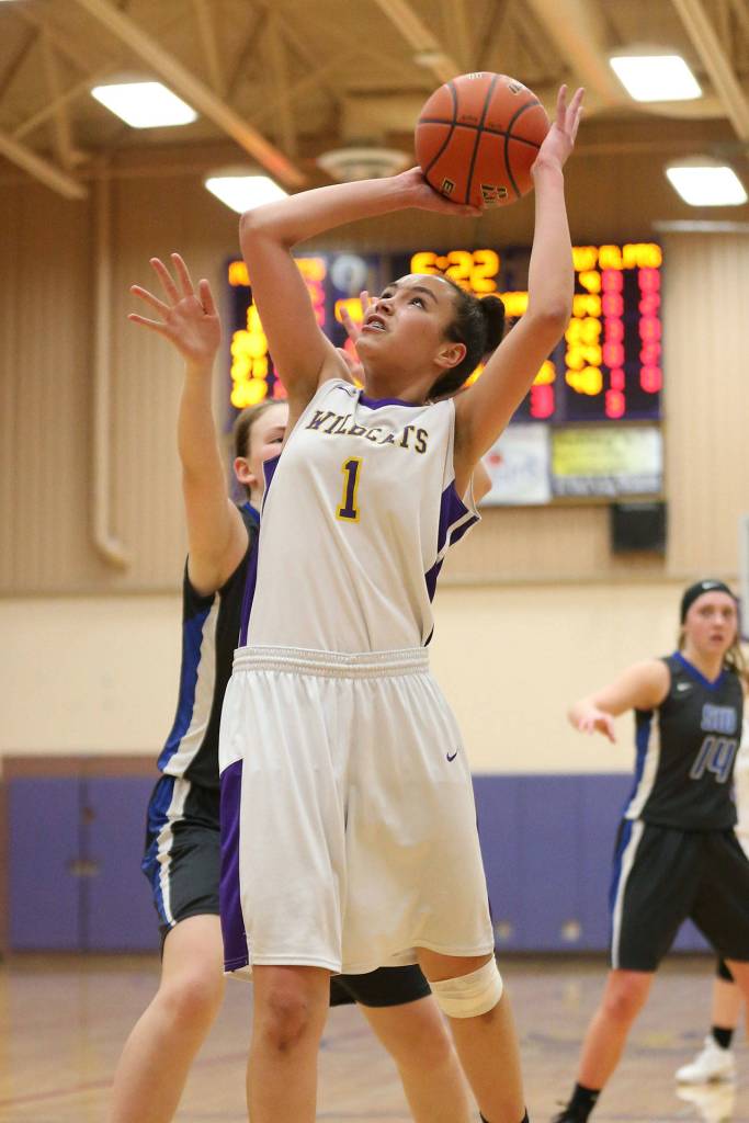 Jasmine Ford powers up for two points.(Photo by John Fisken)