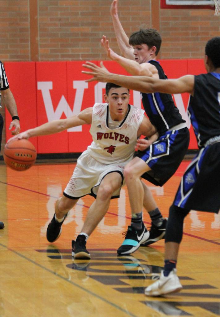 Coupevilles Hunter Smith (4) deals with heavy defensive pressure.(Photo by Jim Waller/Whidbey News-Times)