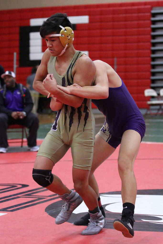 Giovanni Ribay, left, works on escaping from Simners Keigan Mortimer on the way to a 10-1 win in Snohomish Saturday.(Photo by John Fisken)