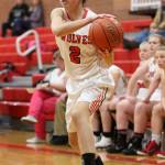 Coupevilles Scout Smith feeds the post during the Port Townsend game.(Photo by John Fisken)