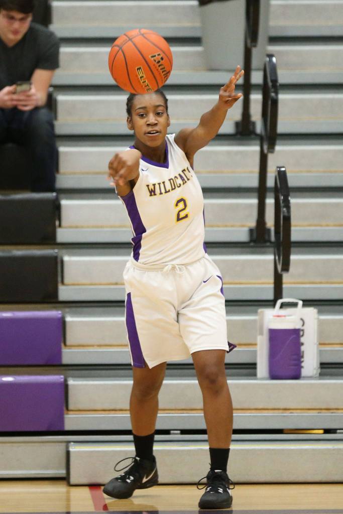 Kia Ceya passes to a teammate against Edmonds-Woodway.(Photo by John Fisken)