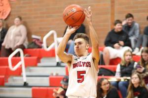 Wolves celebrate anniversay with win, but then fall to Klahowya / Boys basketball