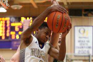 Chargers short-circuit Oak Harbor’s playoff dreams / Boys, girls basketball