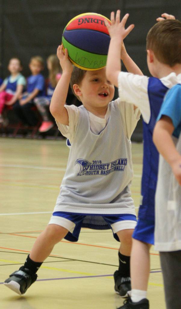 Reece Bainbridge gets ready to shoot in Saturdays game.(Photo by Jim Waller/Whidbey News-Times)