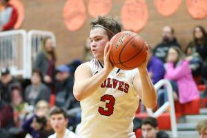 Seniors shine as Coupeville knocks off league-leading Eagles / Boys basketball