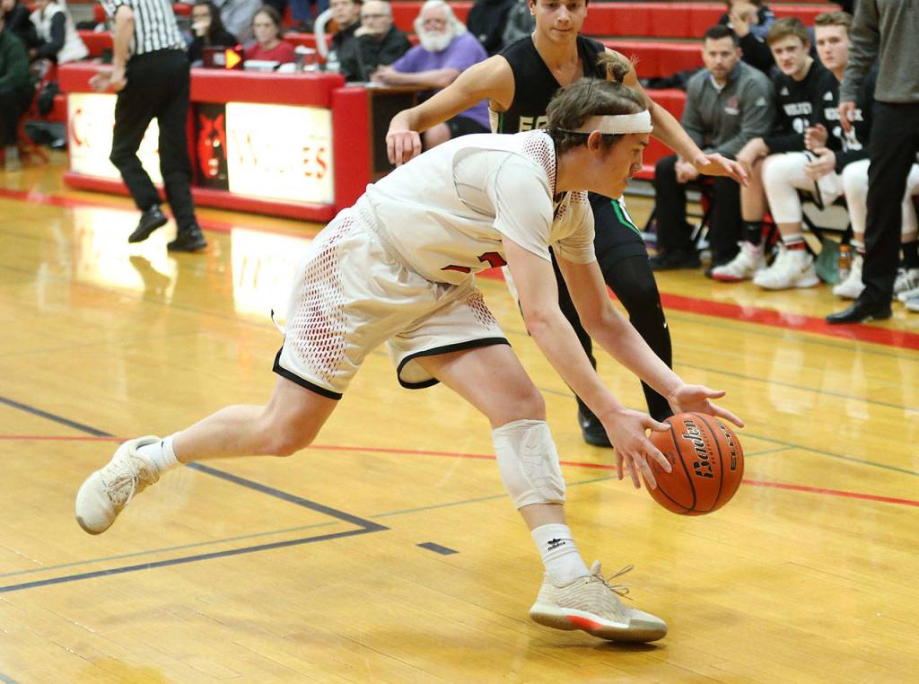 Ethan Spark runs down a loose ball for the Wolves.(Photo by John Fisken)