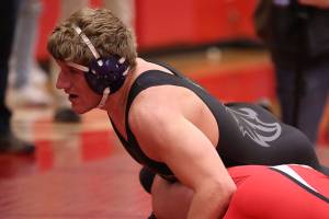 Update: 14 Wildcats earn trip to regional tournament / Wrestling