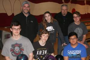 Alley ‘Cat: Retiring coach looking for 1 more title / Bowling