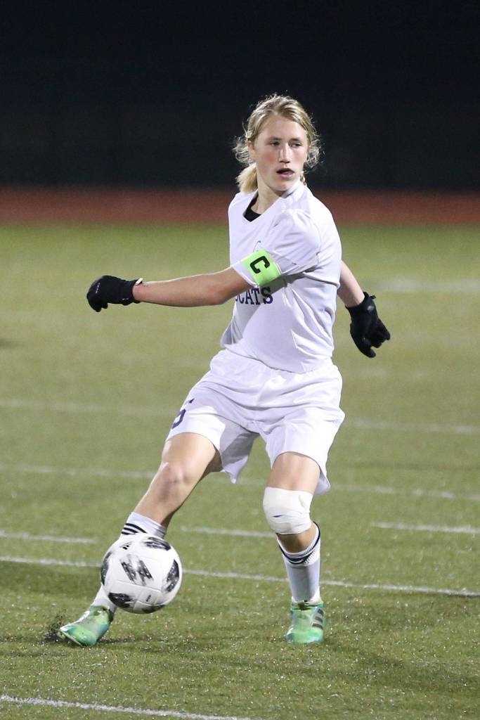 Oak Harbors Mason Rhodes.(Photo by John Fisken)