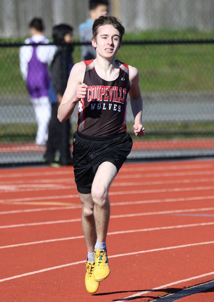 Coupevilles Danny Conlisk runs the 1,600 at the jamboree. (Photo by John Fisken)