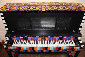 Glass fuses with music in ‘Glassical Gas’