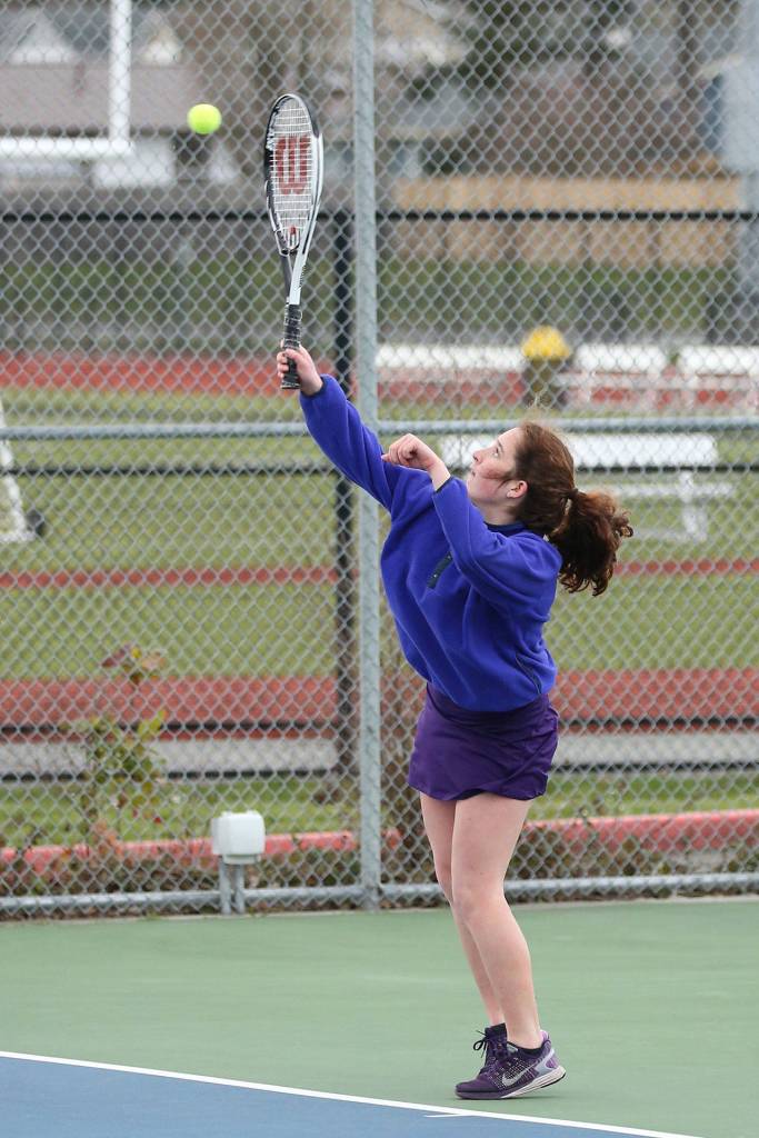 Annie Salinger serves in her fourth singles match against Everett.(Photo by John Fisken)