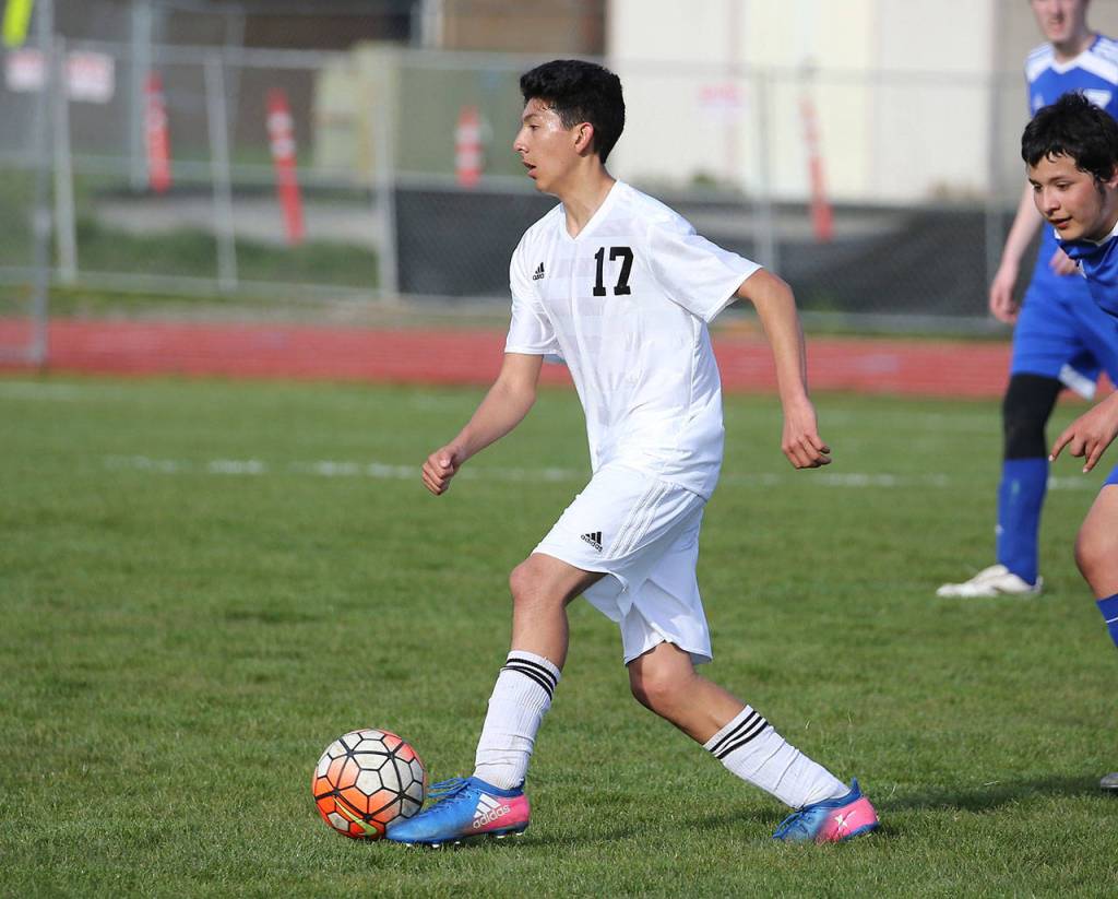 Jonathan Partida dribbles the ball for the Wolves.(Photo by John Fisken)