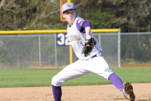 Oak Harbor can’t hold lead / Baseball