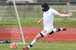 Wolves, Spartans play to wind-blown tie / Soccer