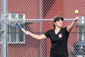 Undefeated Vikings stop Wolves 6-1 / Tennis
