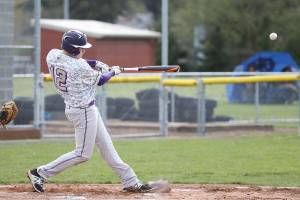 Oak Harbor stings Chargers / Baseball