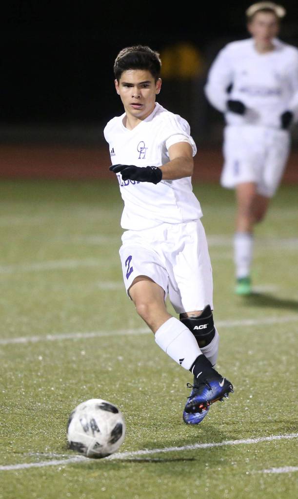 Kanoa King pushes the ball ahead for the Wildcats.(Photo by John Fisken)