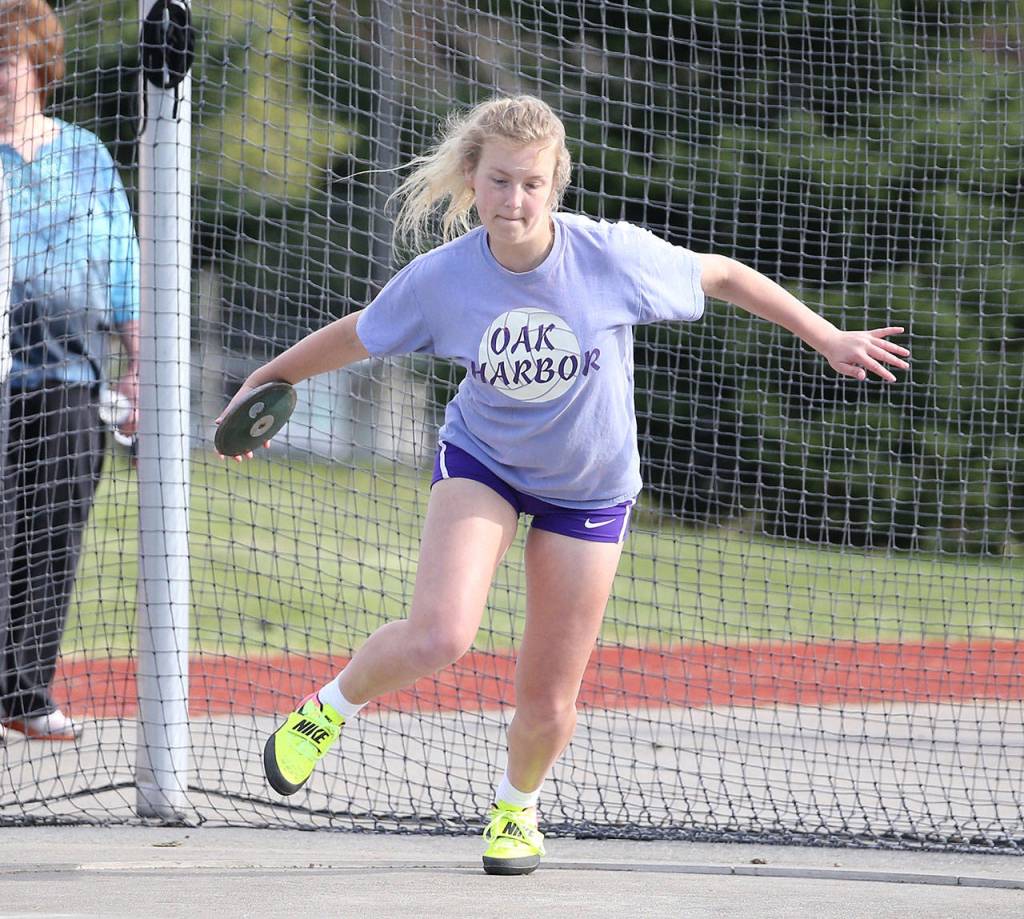Cami Bristow tosses the discus for Oak Harbor.(Photo by John Fisken)