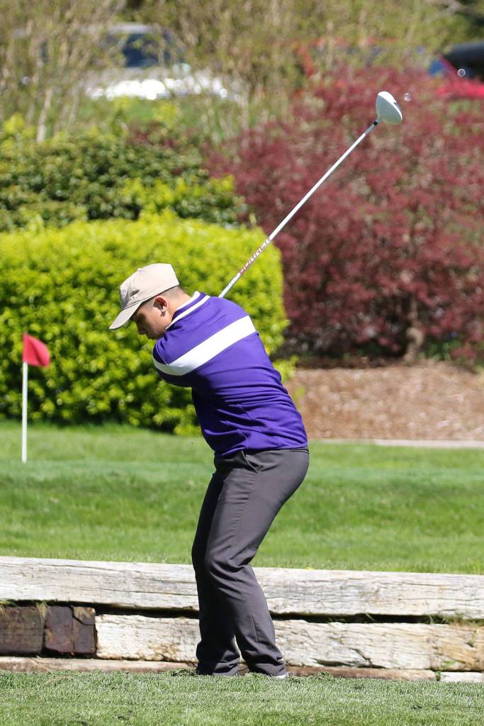 Billy Titzkowski gets ready to hit is opening tee shot.(Photo by John Fisken)