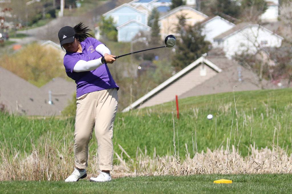Jenna Flores tees off for the Wildcats.(Photo by John Fisken)
