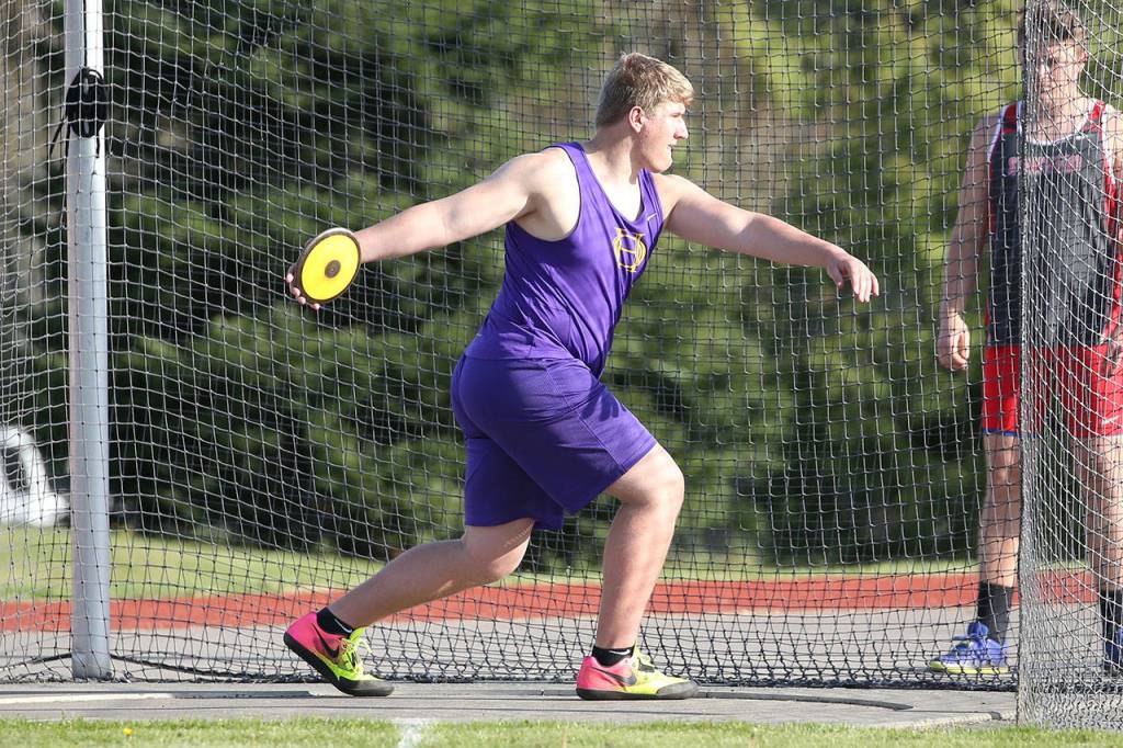 Michael Fisken places second in the discus.(Photo by John Fisken)