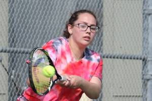 Wolves win 4th straight title / Tennis