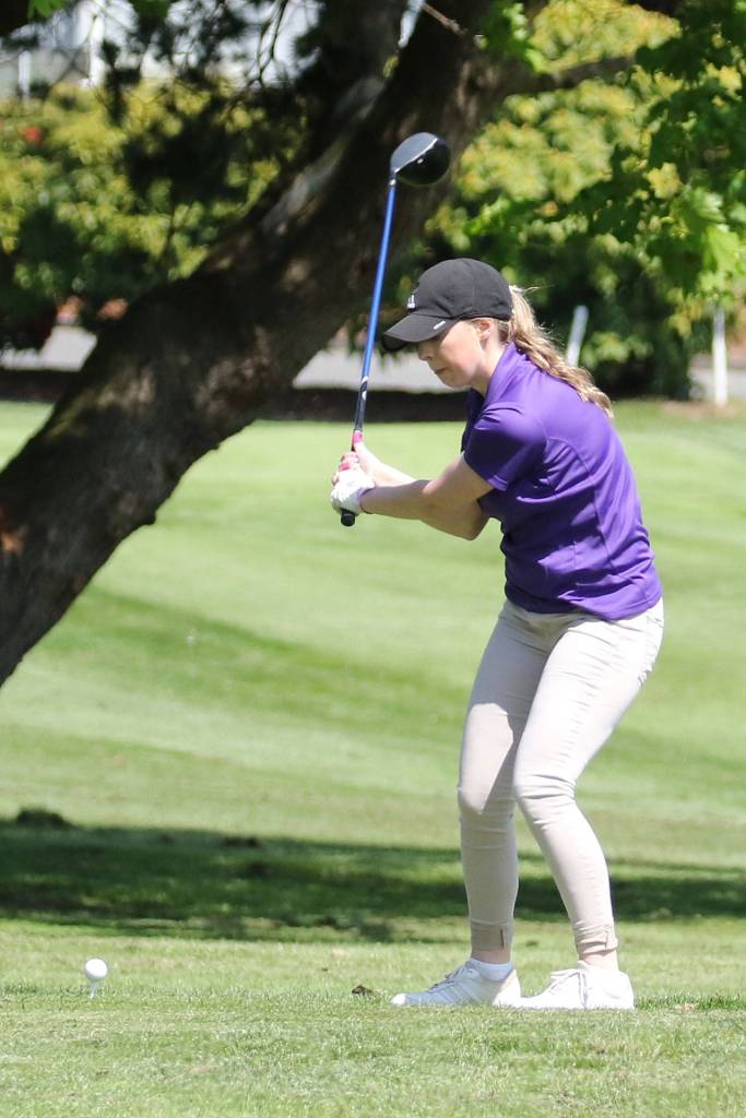 Hannah Rogers loads her backswing during her tee shot.(Photo by John Fisken)