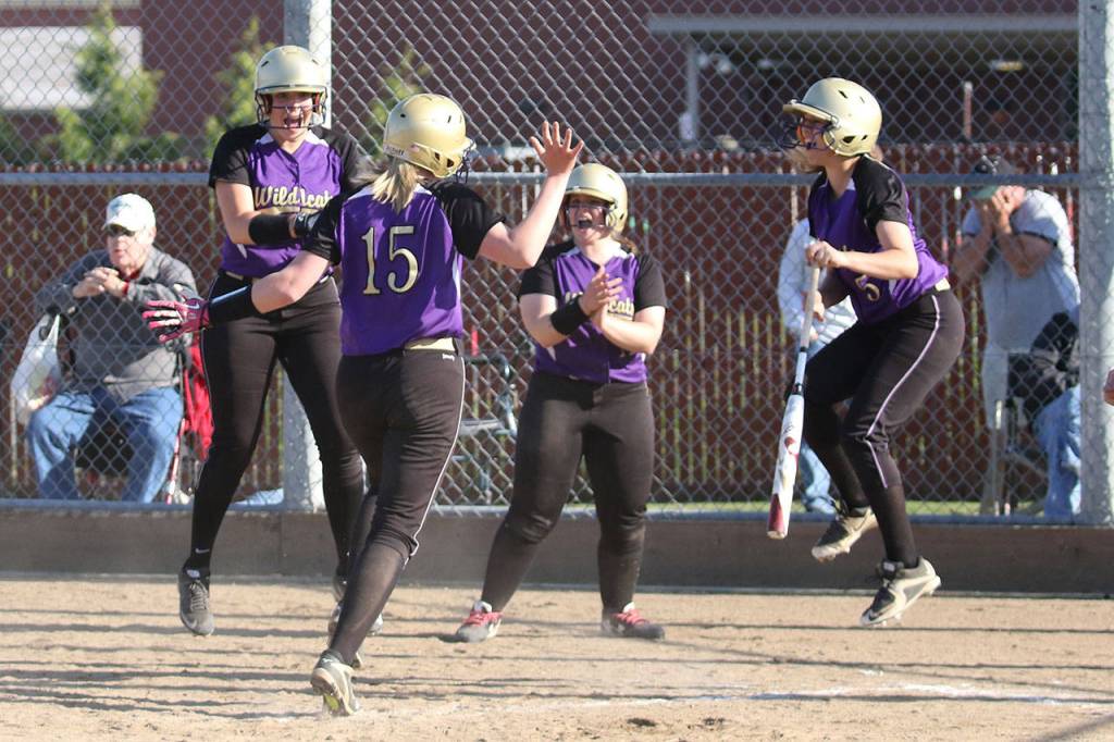 Kaitlinn Scheer and teammates after an inside-the-park grand slam.(Photo by John Fisken)