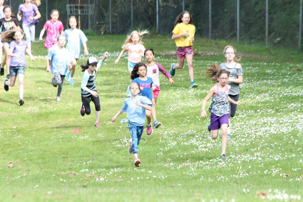 Broad Views Ayla Woodworth (blue) and Oak Harbor Elementarys KaDee Snyder (purple shorts) are the early leaders in the girls race. (Photo by Jim Waller/Whidbey News-Times)