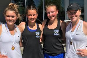 Renninger, Aparicio take 4th in state tournament / Tennis