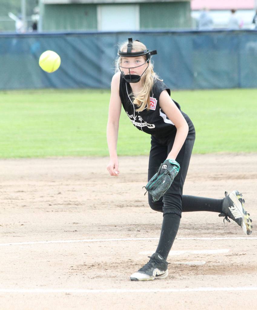Savina Wells fires a pitch for Central Whidbey.(Photo by Jim Waller/Whidbey News-Times)